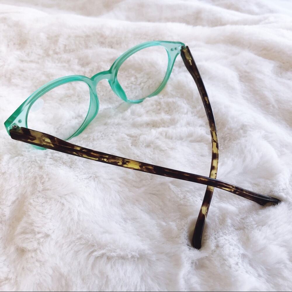 Kaylee Green Classic Round Reader Glasses - Picture 8 of 11